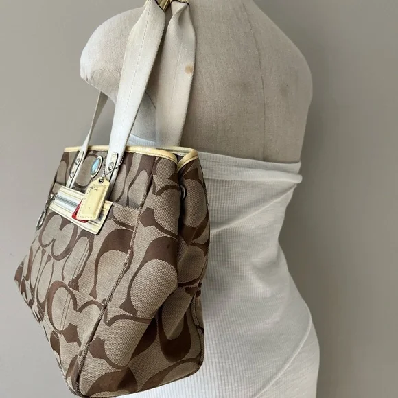 Coach Daisy signature tote tan brown yellow shoulder bag - Picture 4 of 11